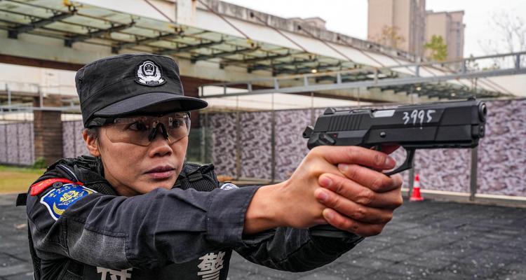 职业特警在绝地求生中的表现如何？