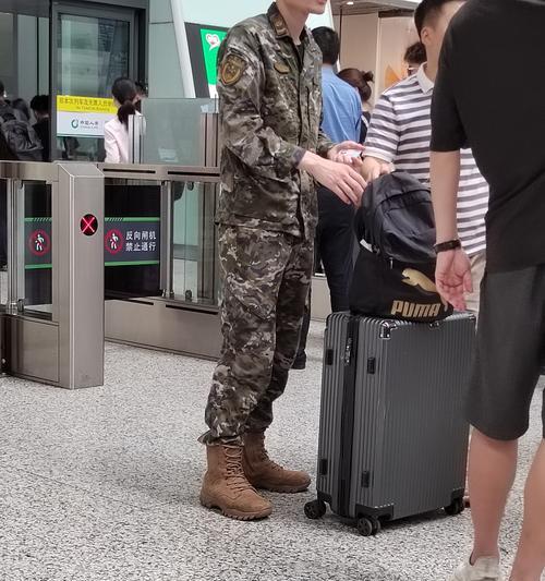 穿反恐精英衣服被误会如何解释？