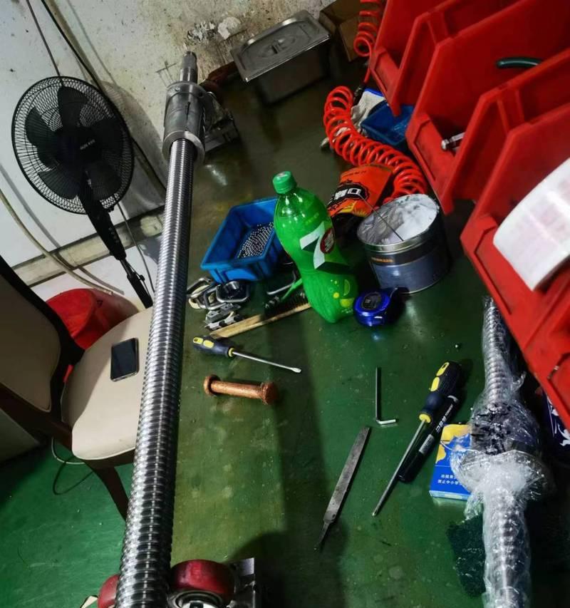 带刀塔机床更换X丝杆的步骤是什么？需要哪些工具？