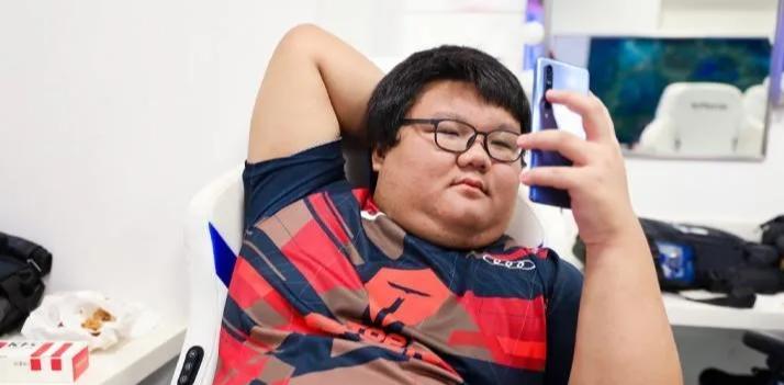 【英雄联盟中，为什么高段位的人看到一点劣势，所有人就都会投降？】图4