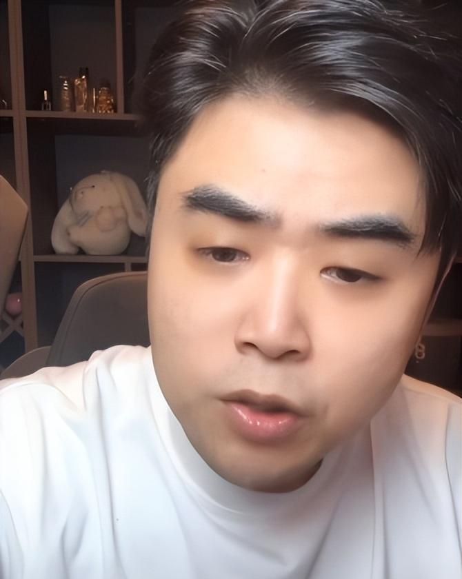 【中野实力悬殊？AL输TES后在场馆复盘至凌晨，朱开直言BP太随意了】图4